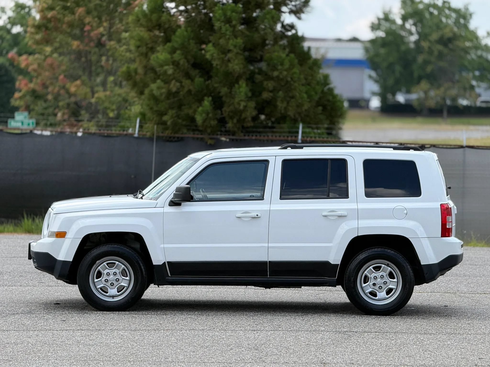 Used 2016 Jeep Patriot Sport w/ Power Value Group AWD/4WD image 8