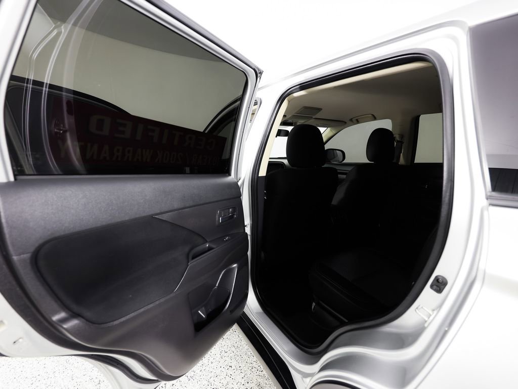 Used 2020 Mitsubishi Outlander ES image 15