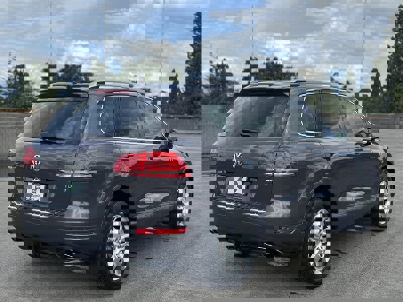 Used 2012 Volkswagen Touareg TDI image 5