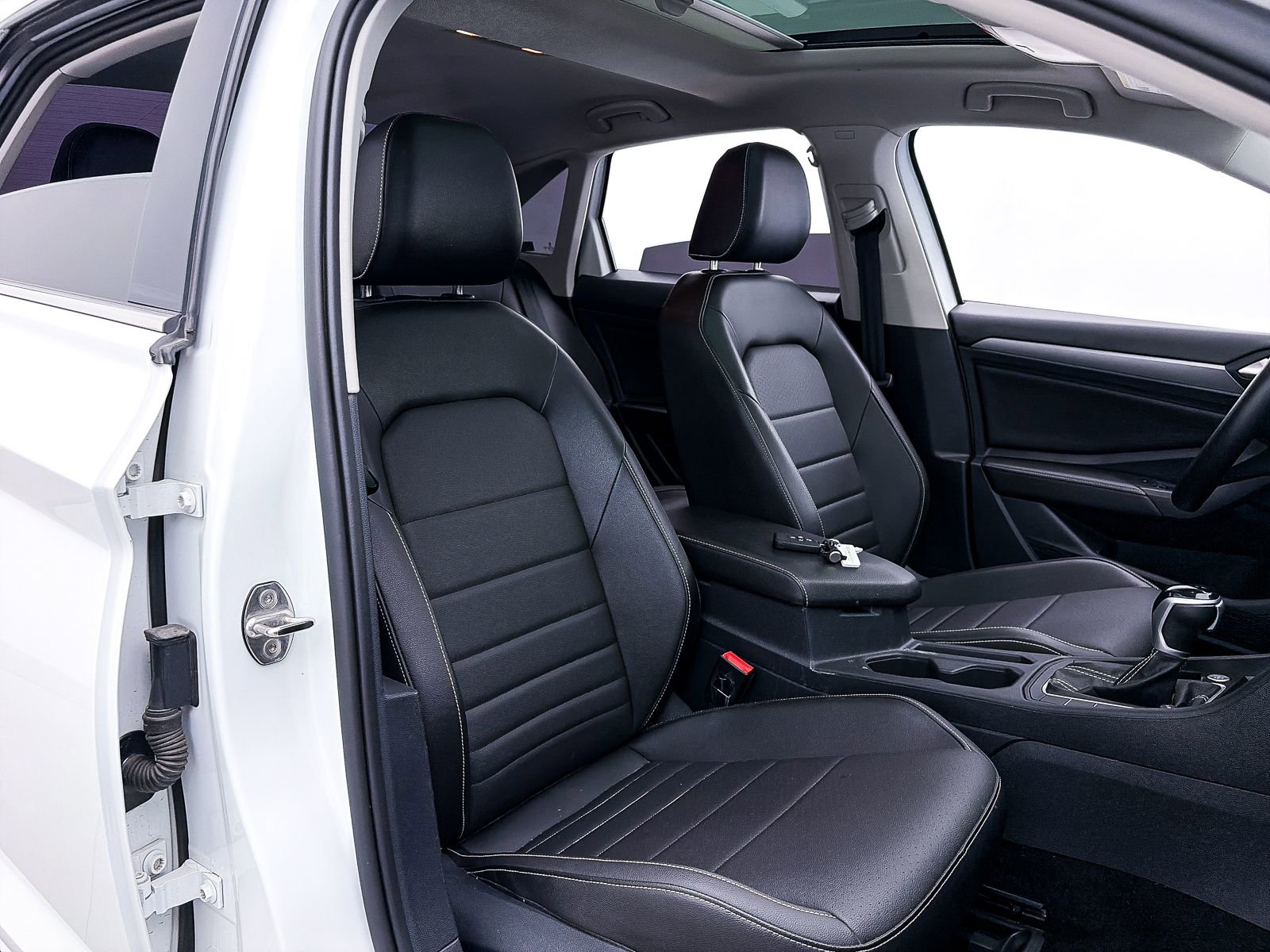 Used 2023 Volkswagen Jetta SE w/ Panoramic Sunroof Package FWD image 32