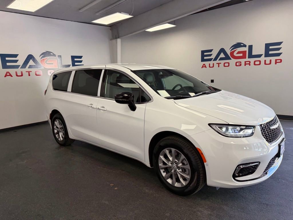New 2026 Chrysler Pacifica Select