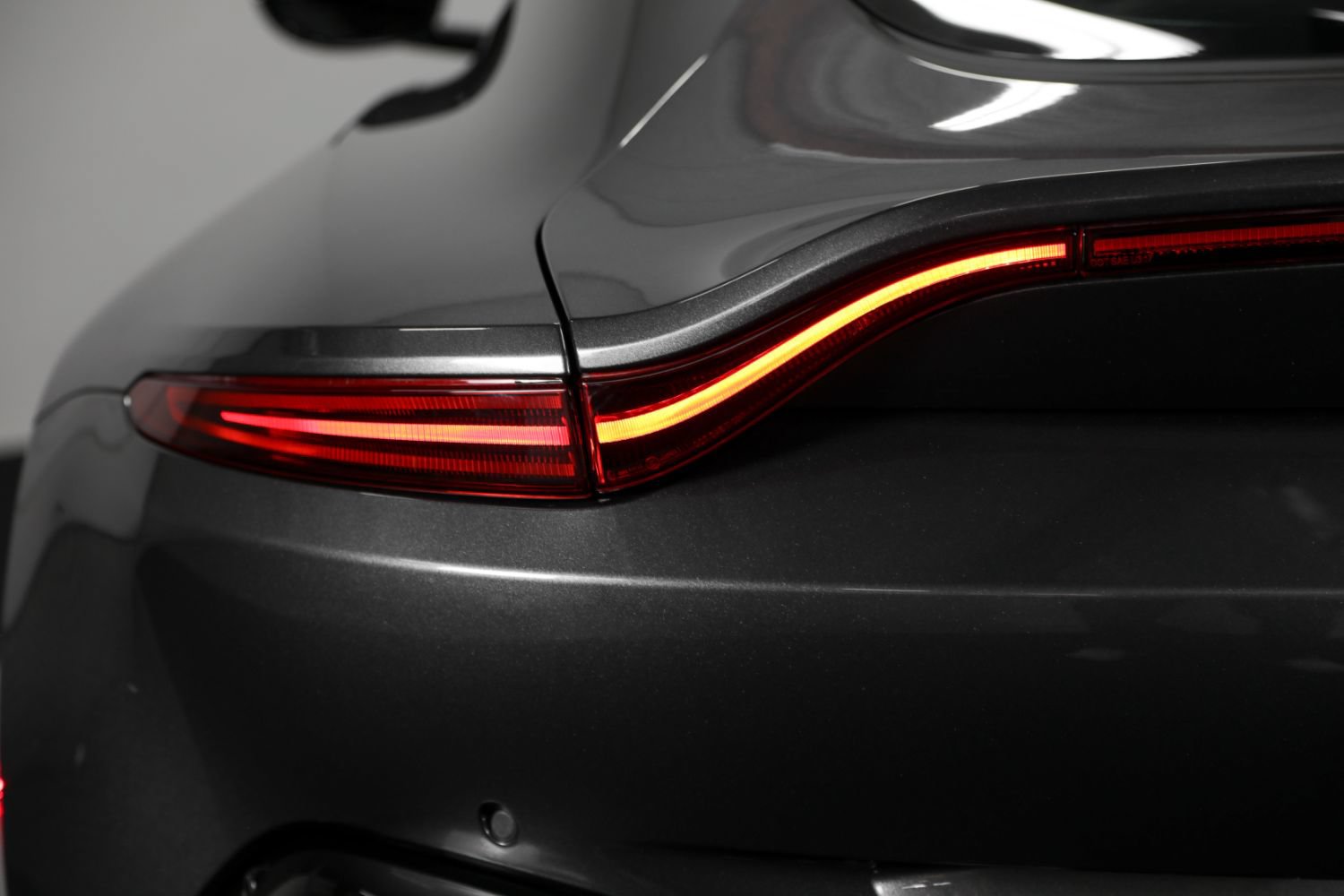 Used 2019 Aston Martin V8 Vantage Coupe RWD image 20