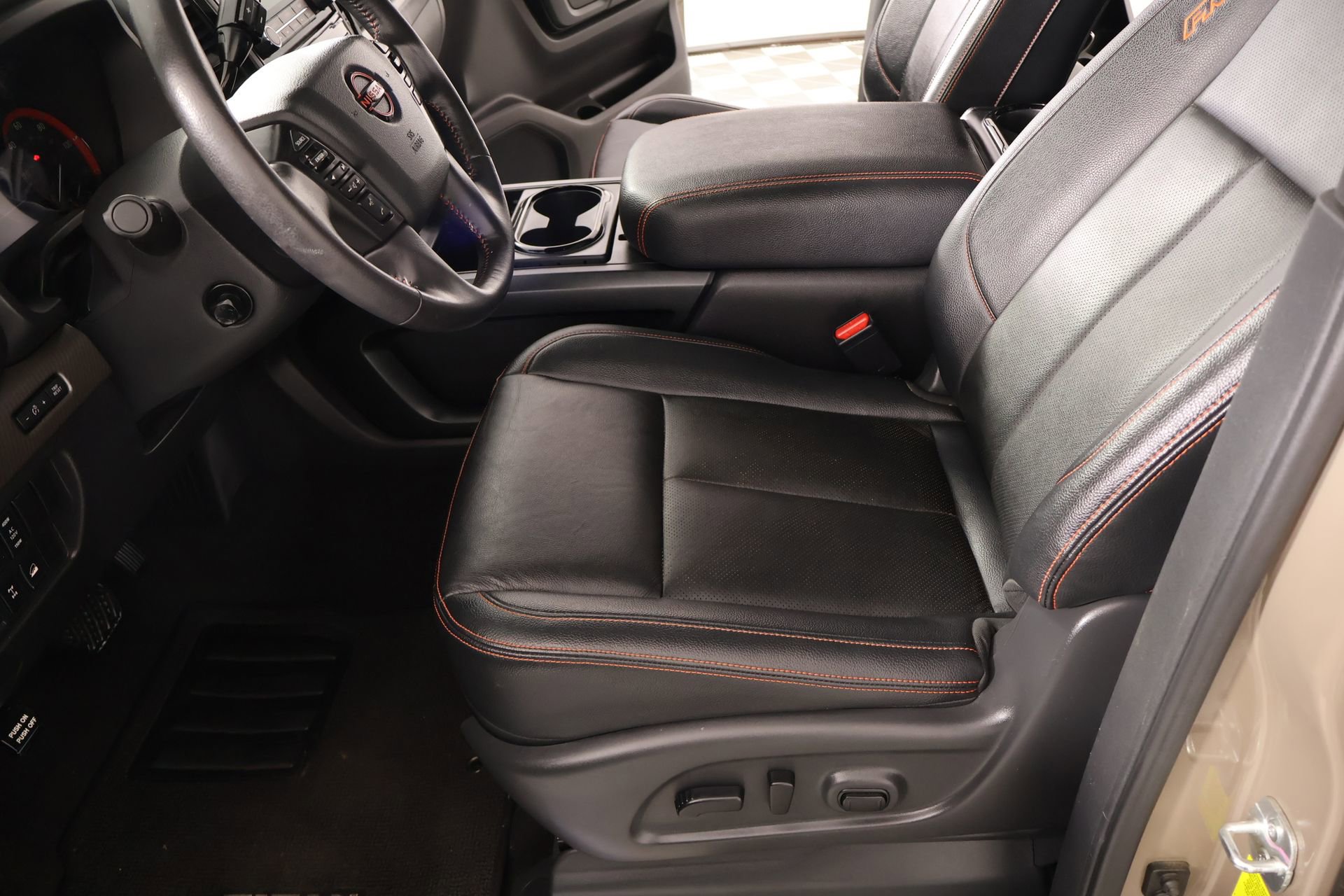 Used 2023 Nissan Titan PRO-4X w/ Pro-4x Convenience Package image 12