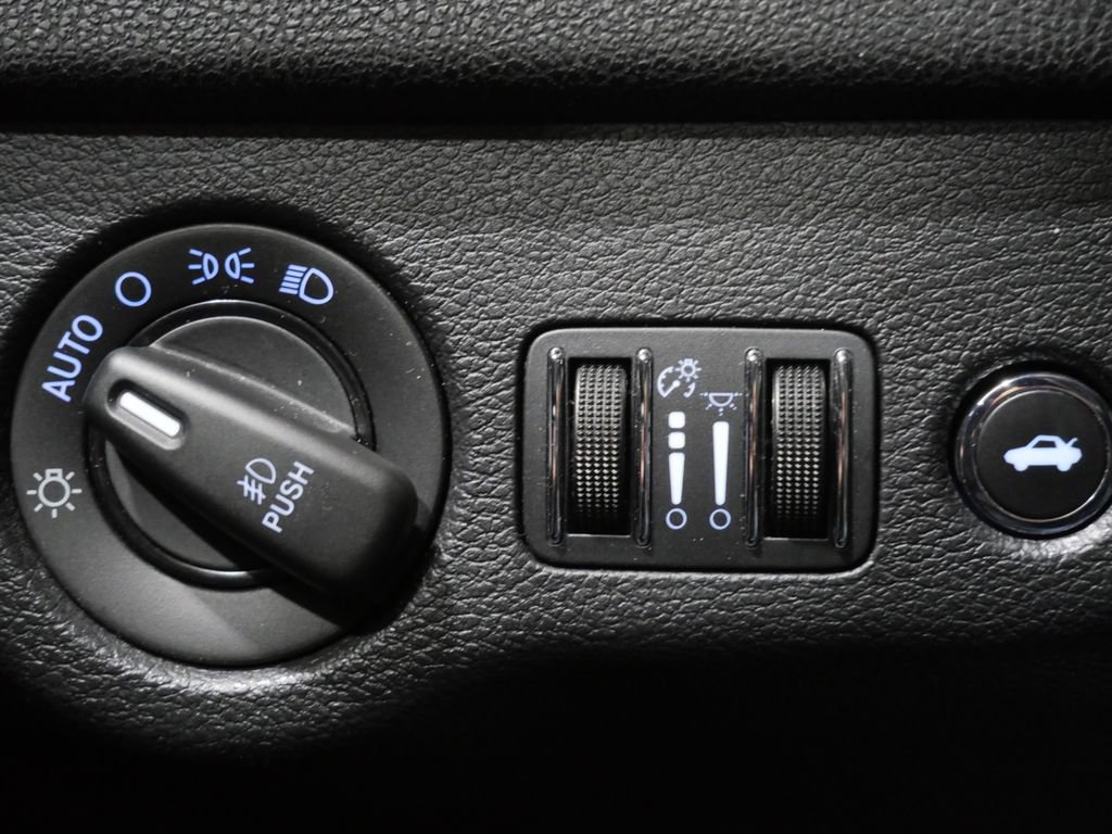 Used 2013 Chrysler 300 C image 14