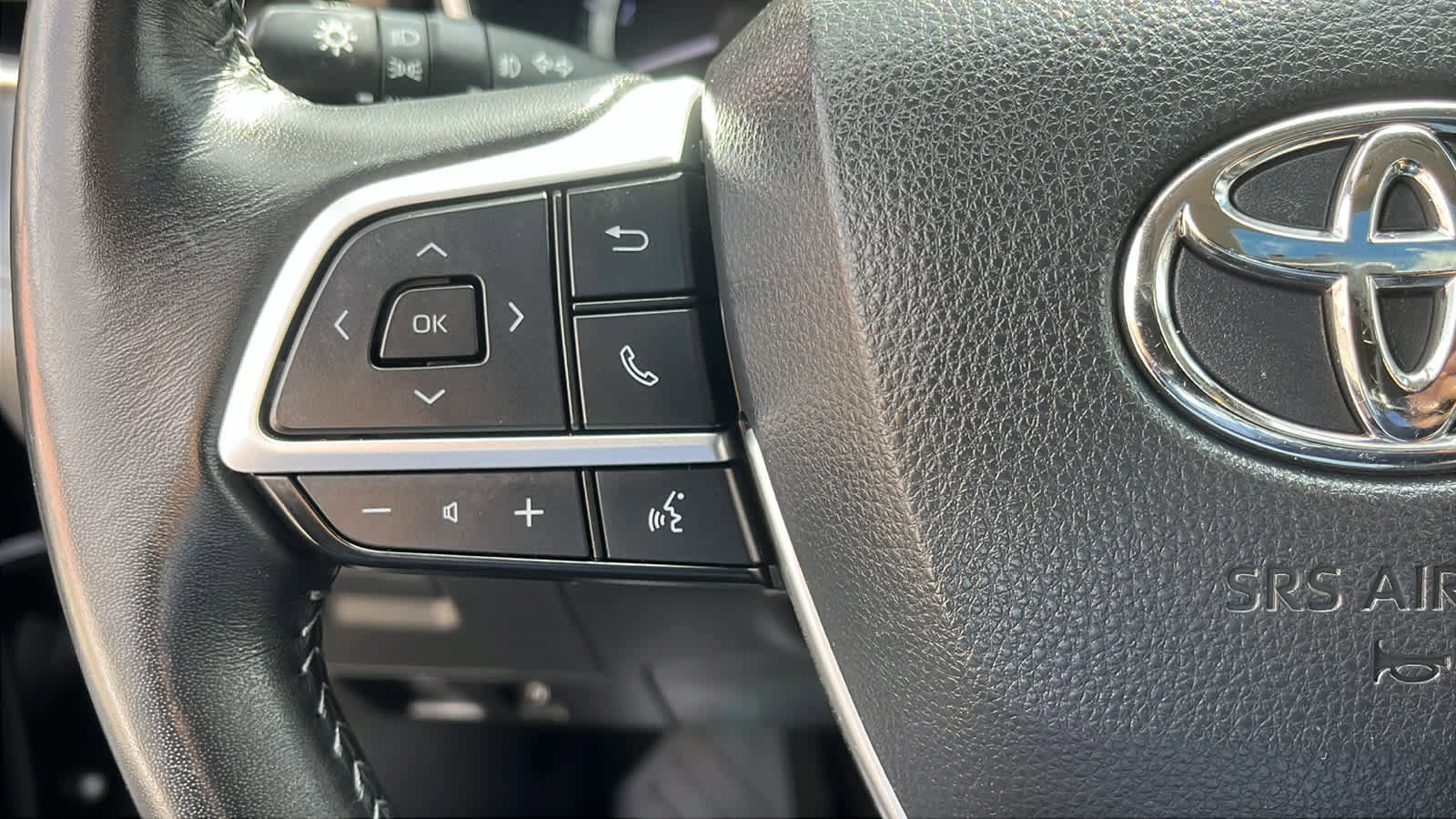 Used 2023 Toyota Highlander XLE AWD/4WD image 13