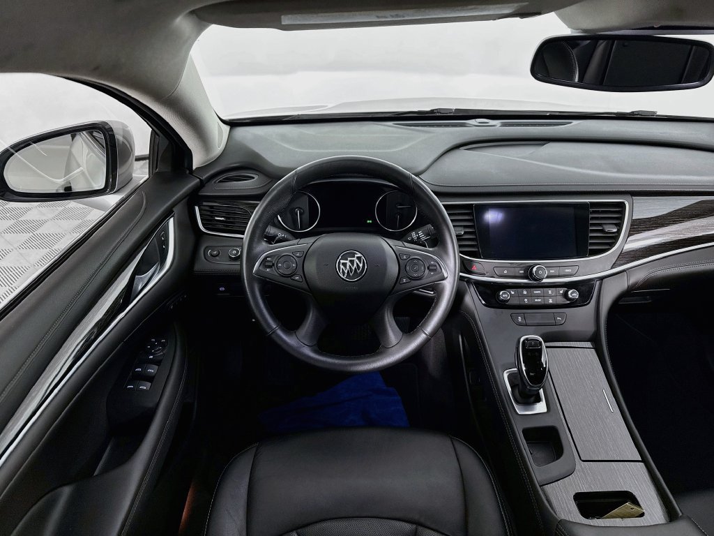 Used 2017 Buick LaCrosse Essence FWD image 22