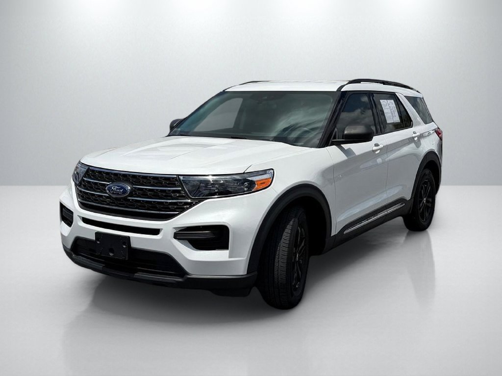Used 2024 Ford Explorer XLT RWD image 3