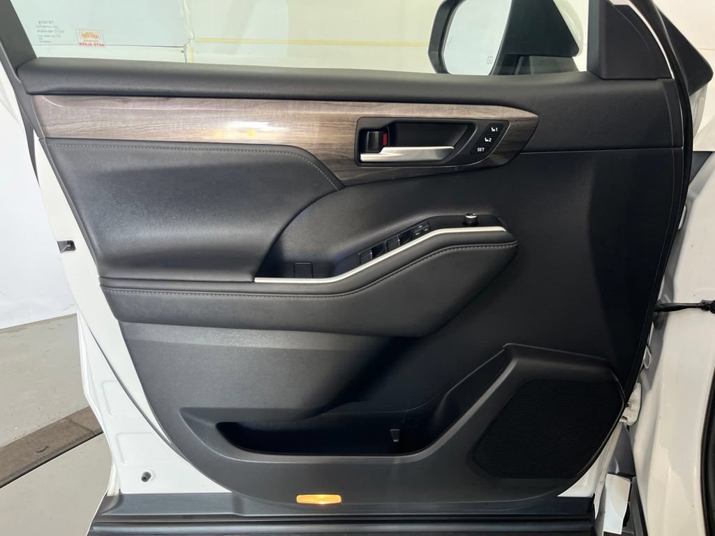 Used 2020 Toyota Highlander Limited AWD/4WD image 27