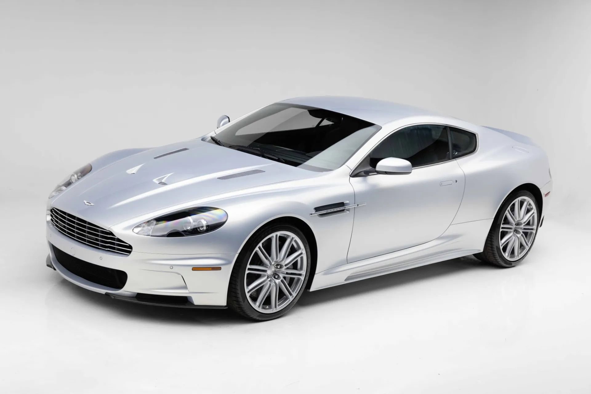 Used 2009 Aston Martin DBS Coupe RWD image 17