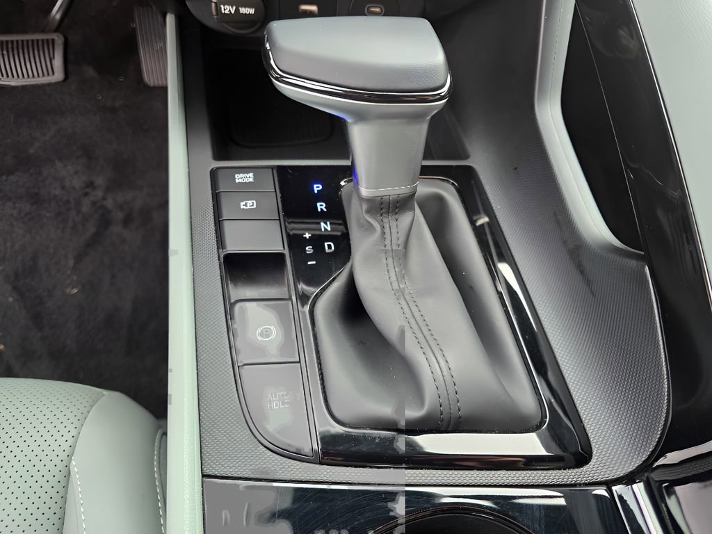 Used 2025 Hyundai Elantra Limited image 21