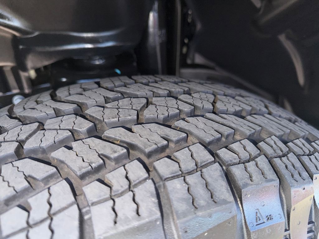 Used 2025 Jeep Wrangler Sport S image 34