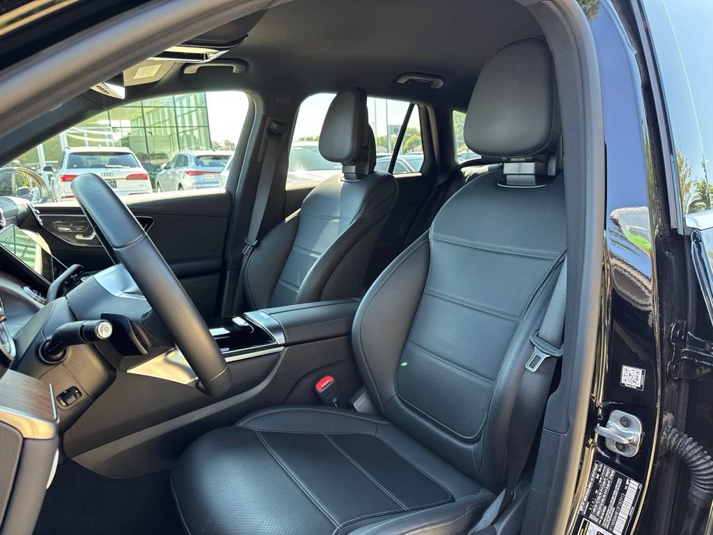 Used 2025 Mercedes-Benz GLC 300 4MATIC image 5