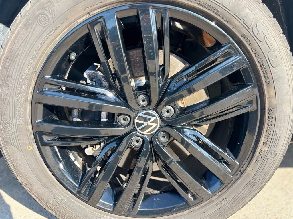 Used 2022 Volkswagen Tiguan SE R-Line image 31