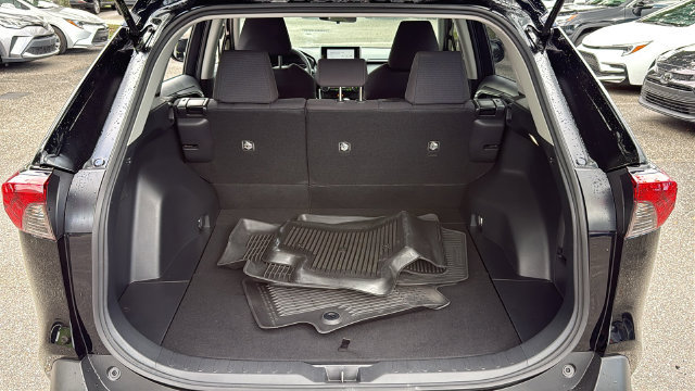 Used 2025 Toyota RAV4 LE AWD/4WD image 9