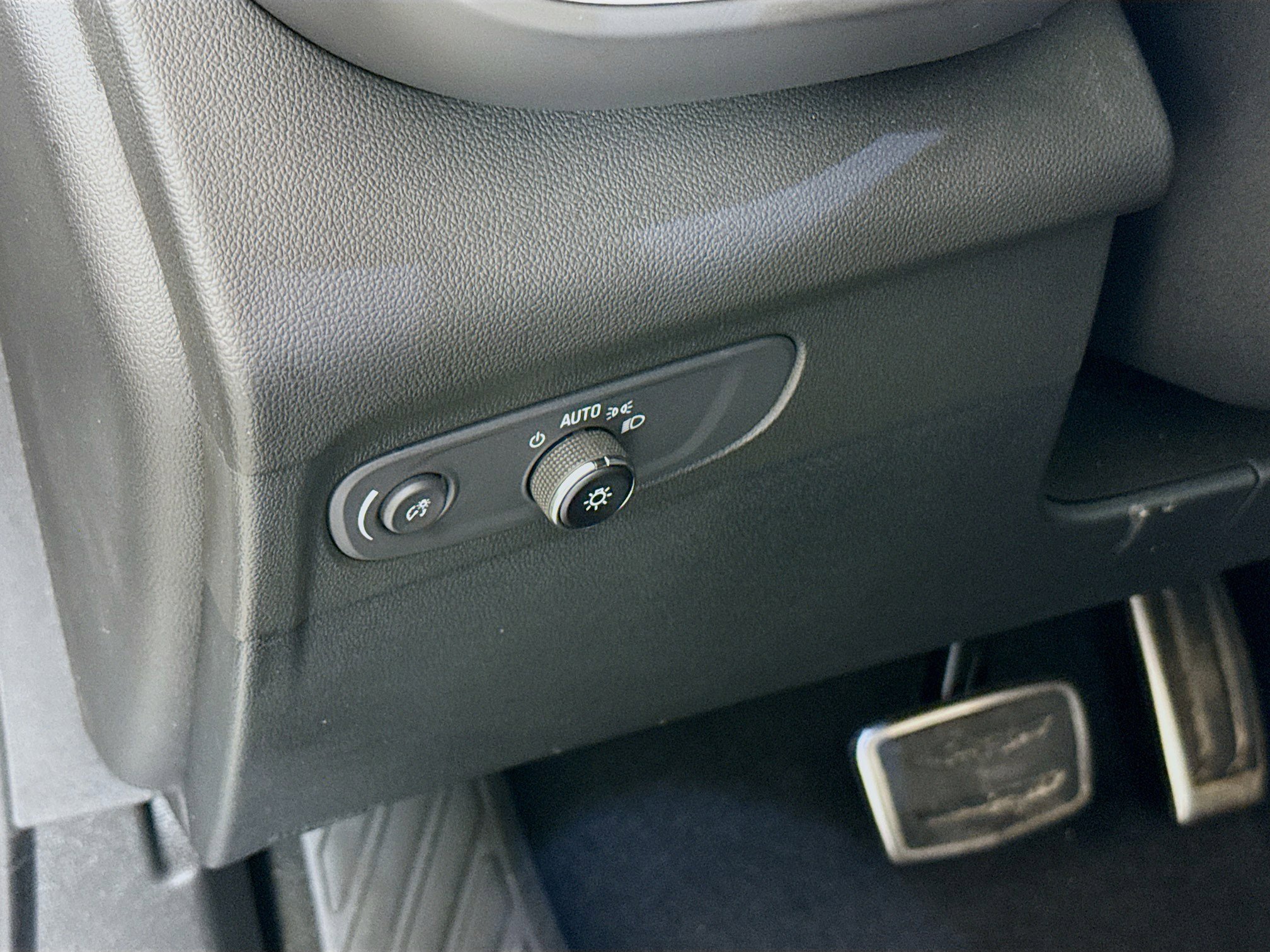 Used 2023 Buick Envision Essence w/ Sport Touring Package image 10