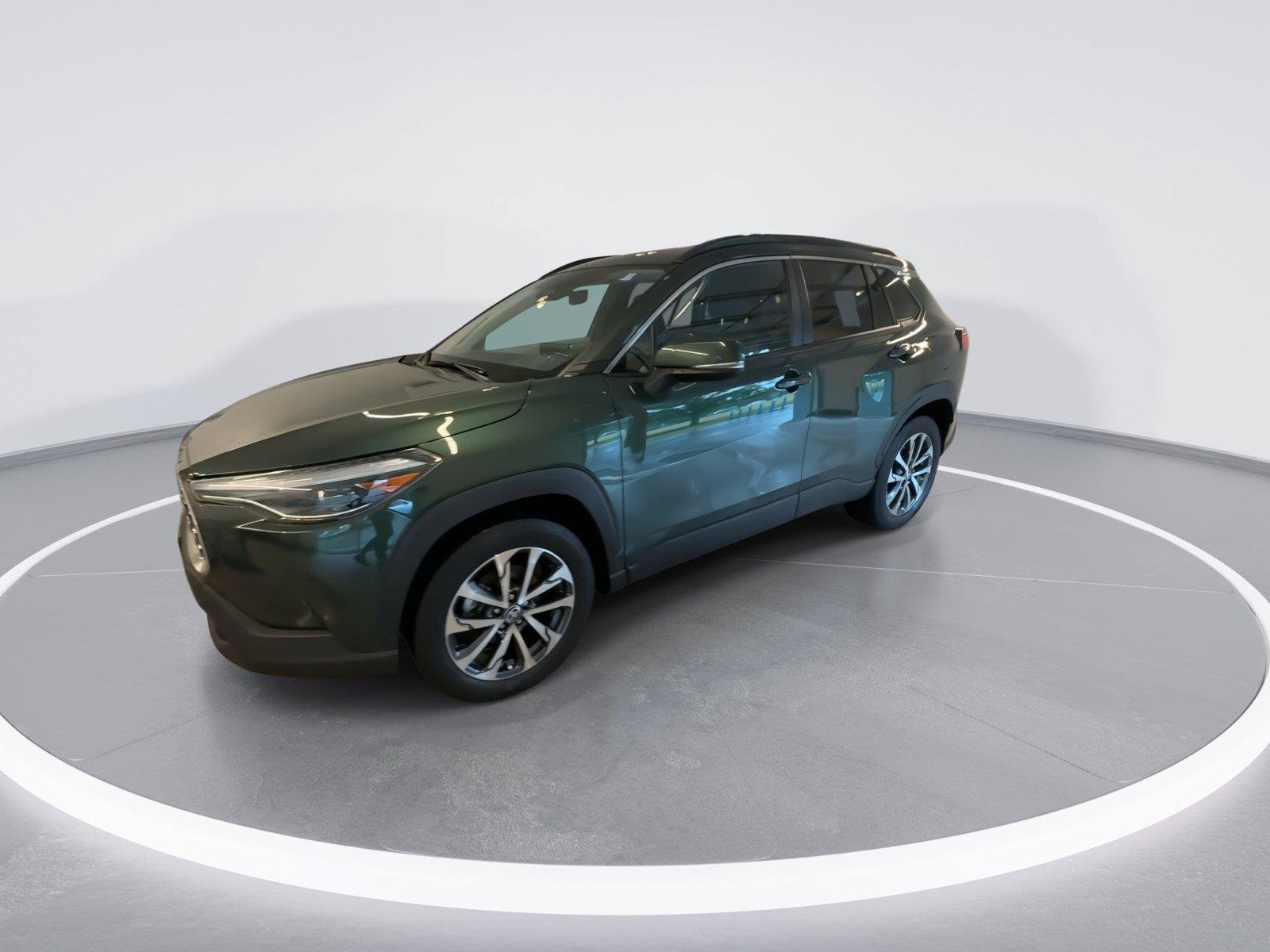 Used 2023 Toyota Corolla Cross XLE w/ Convenience Package AWD/4WD image 4