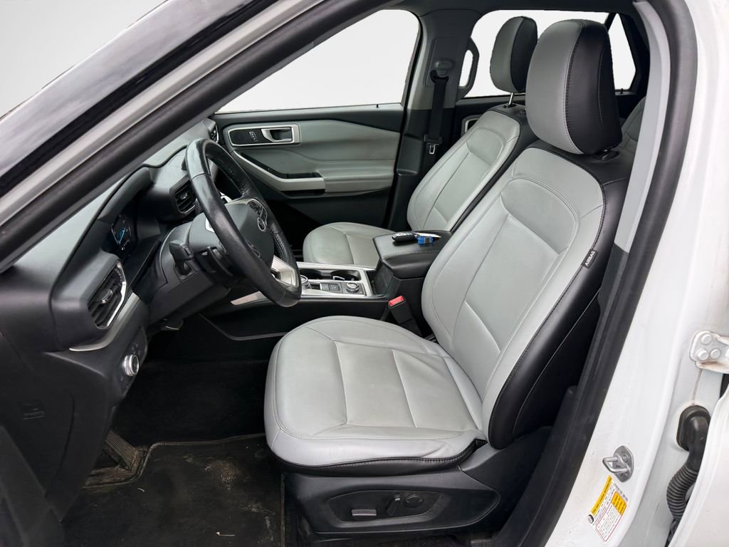 Used 2021 Ford Explorer XLT w/ Equipment Group 202A AWD/4WD image 12