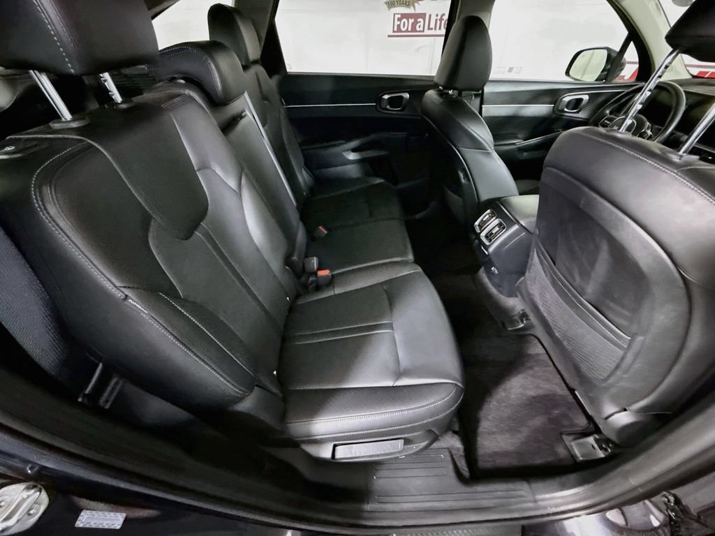 Certified 2025 Kia Sorento S AWD/4WD image 30