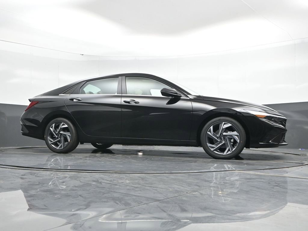 New 2025 Hyundai Elantra Limited image 48