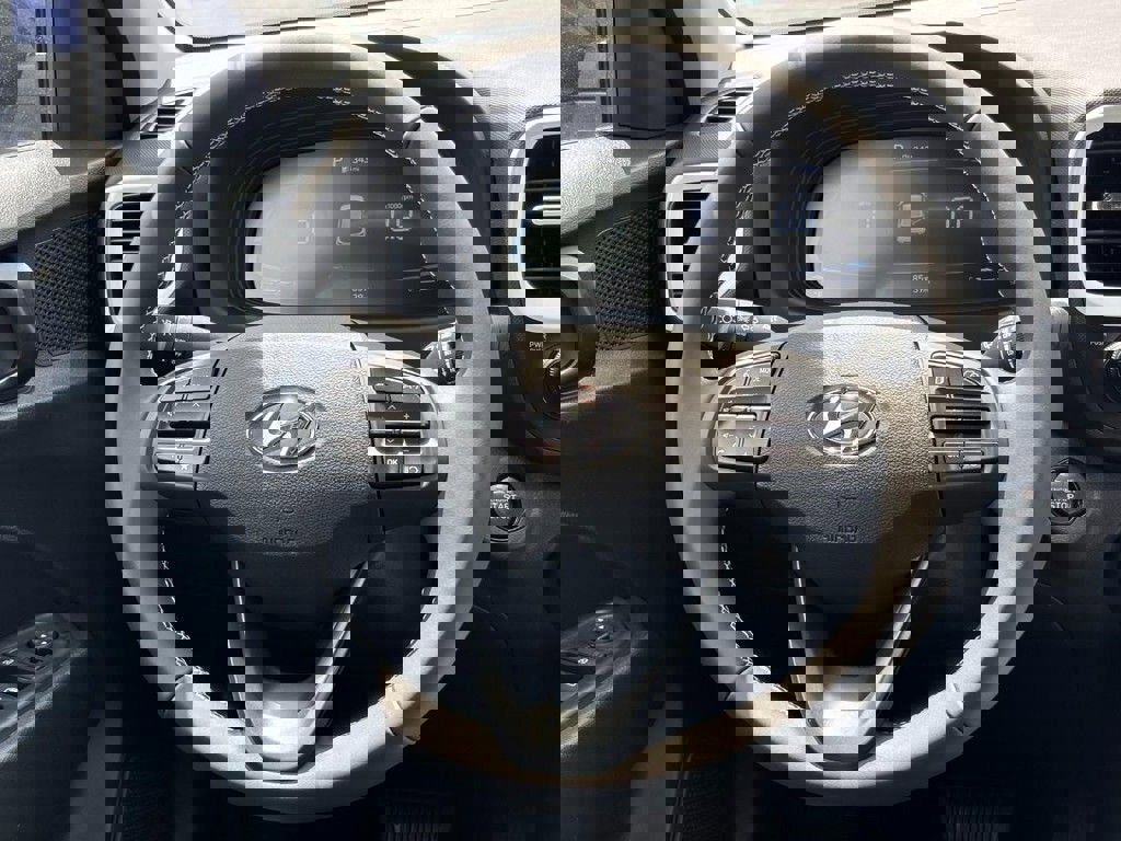 Certified 2025 Hyundai Venue Limited image 7