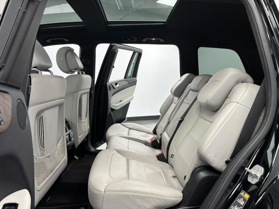 Used 2015 Mercedes-Benz GL 550 4MATIC image 35