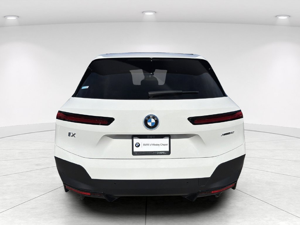 Used 2023 BMW iX xDrive50 AWD/4WD image 5