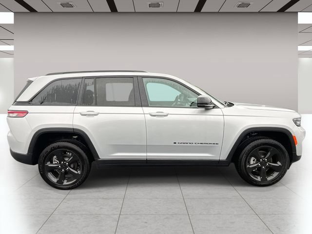 New 2025 Jeep Grand Cherokee Altitude AWD/4WD image 2