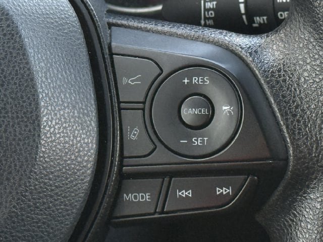 Used 2025 Toyota RAV4 XLE FWD image 15