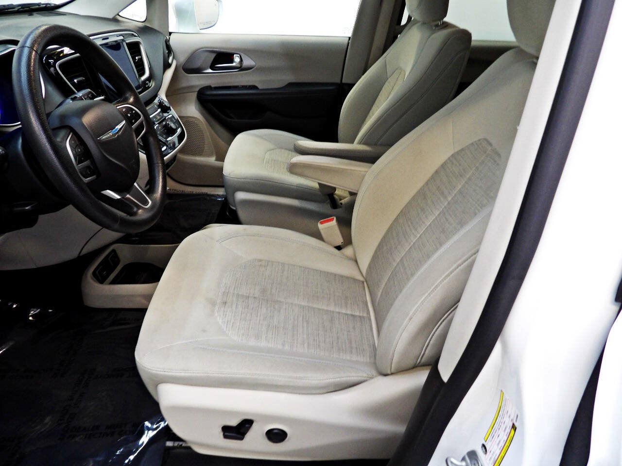 Used 2019 Chrysler Pacifica Touring Plus FWD image 8