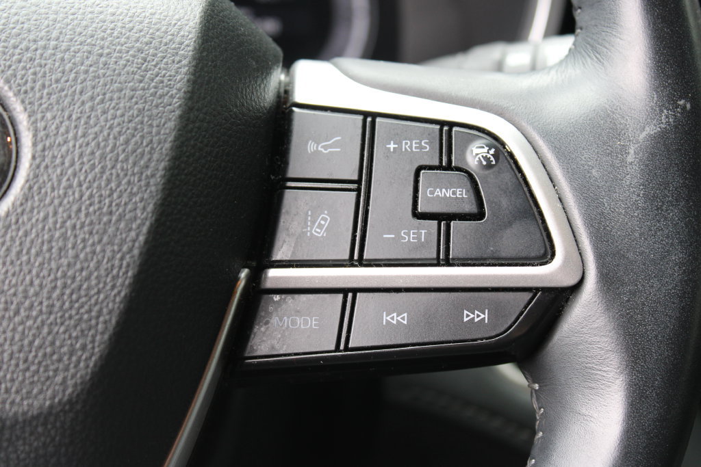 Used 2025 Toyota Highlander XSE AWD/4WD image 14