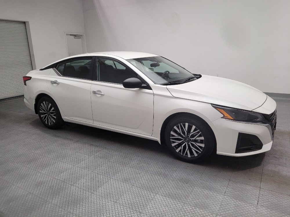 Used 2025 Nissan Altima 2.5 SV FWD image 11