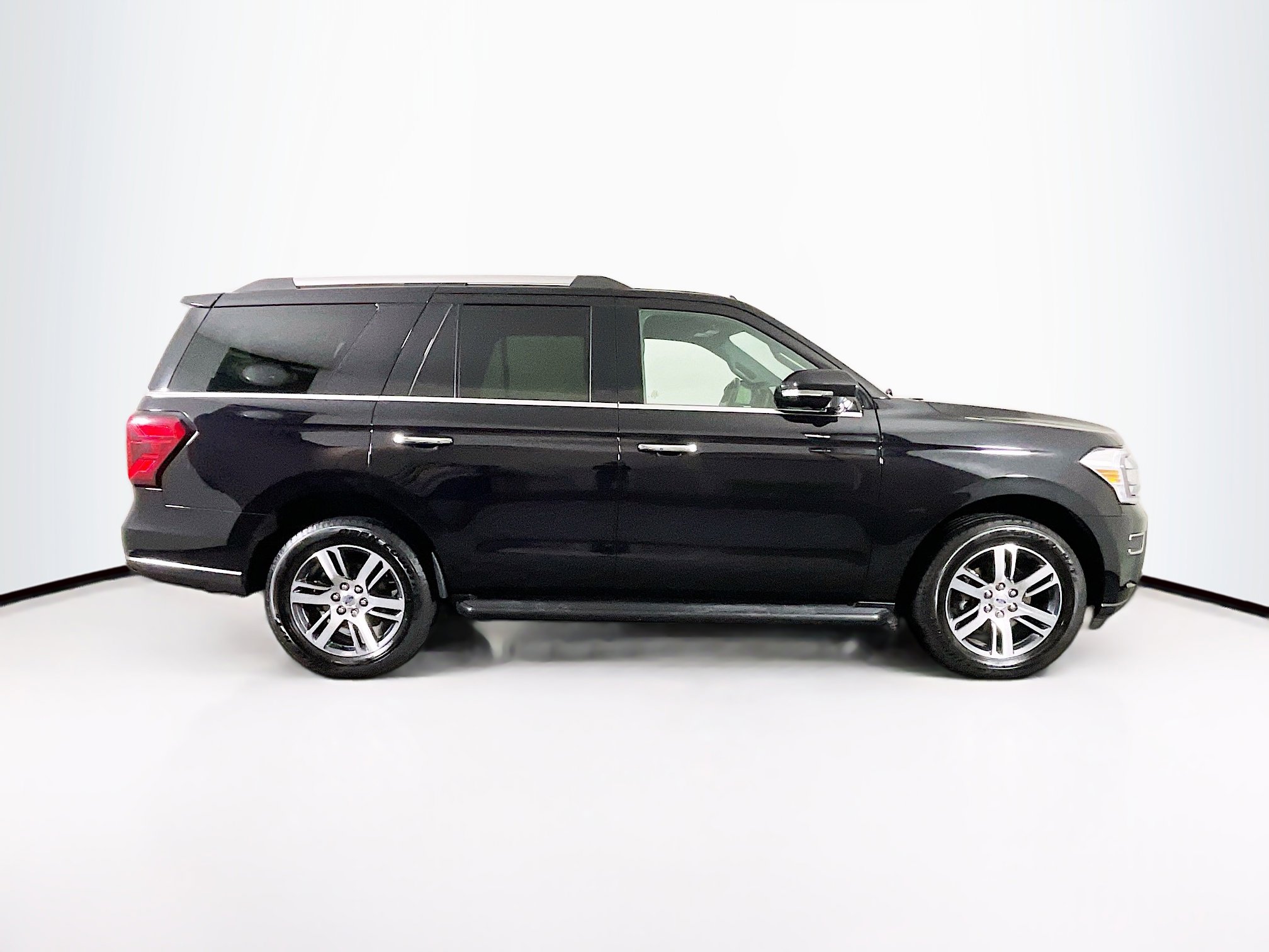 Used 2024 Ford Expedition Limited image 10