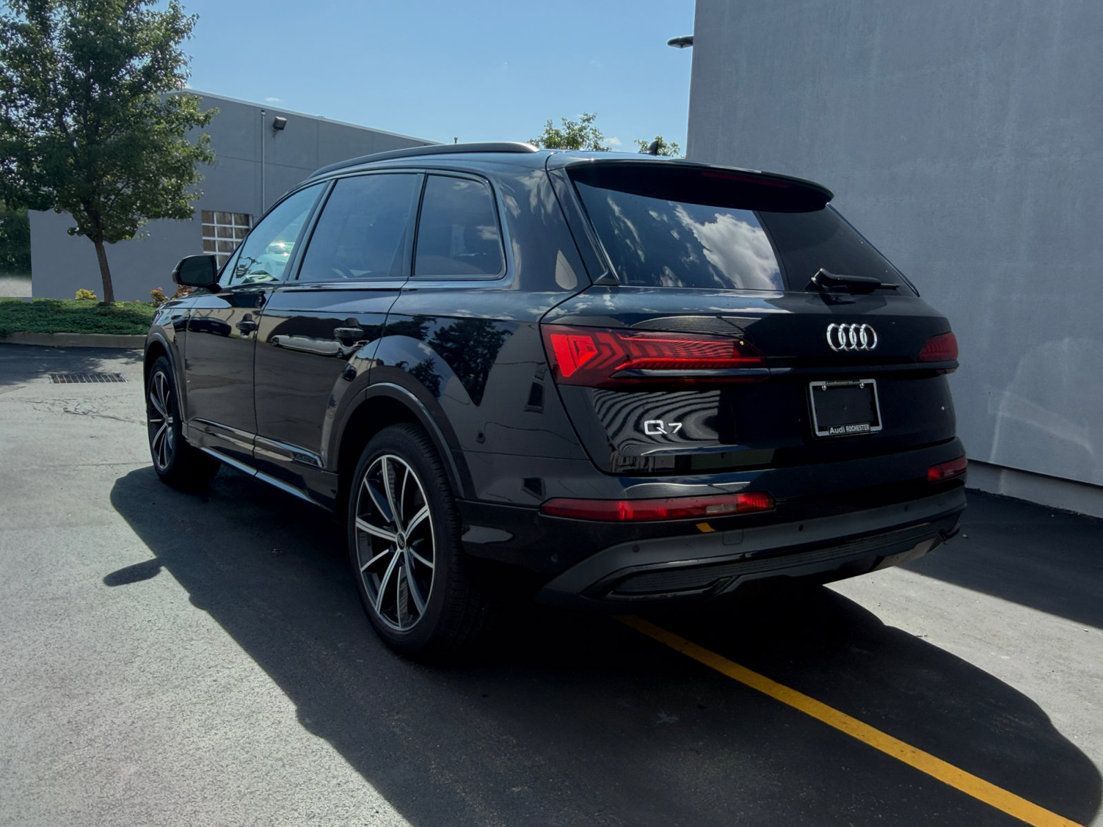 Used 2023 Audi Q7 3.0T Premium Plus w/ Premium Plus Package AWD/4WD image 3