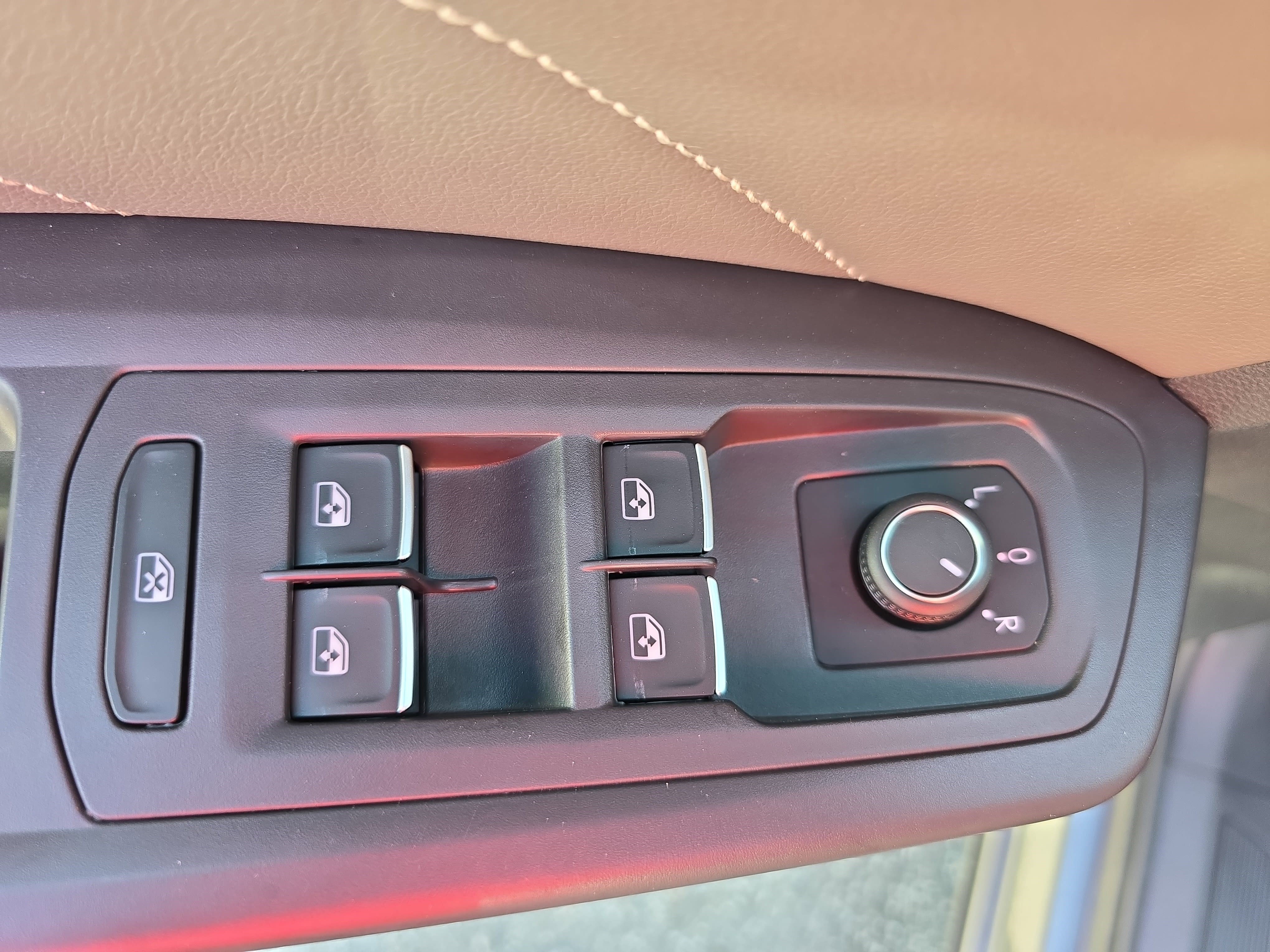 Used 2023 Volkswagen Atlas SE image 28