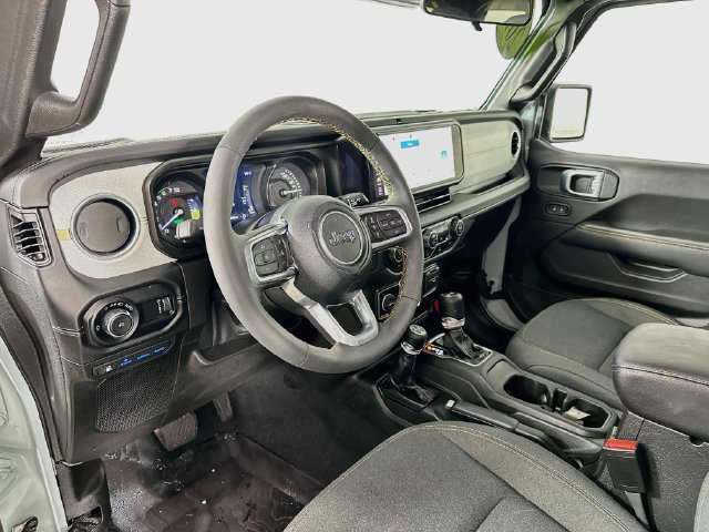 Used 2024 Jeep Wrangler Unlimited Sahara AWD/4WD image 19