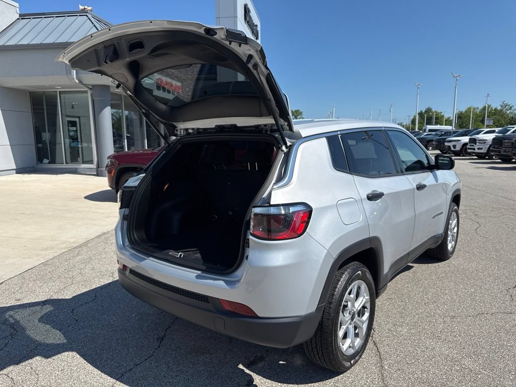 Used 2025 Jeep Compass Sport AWD/4WD image 14