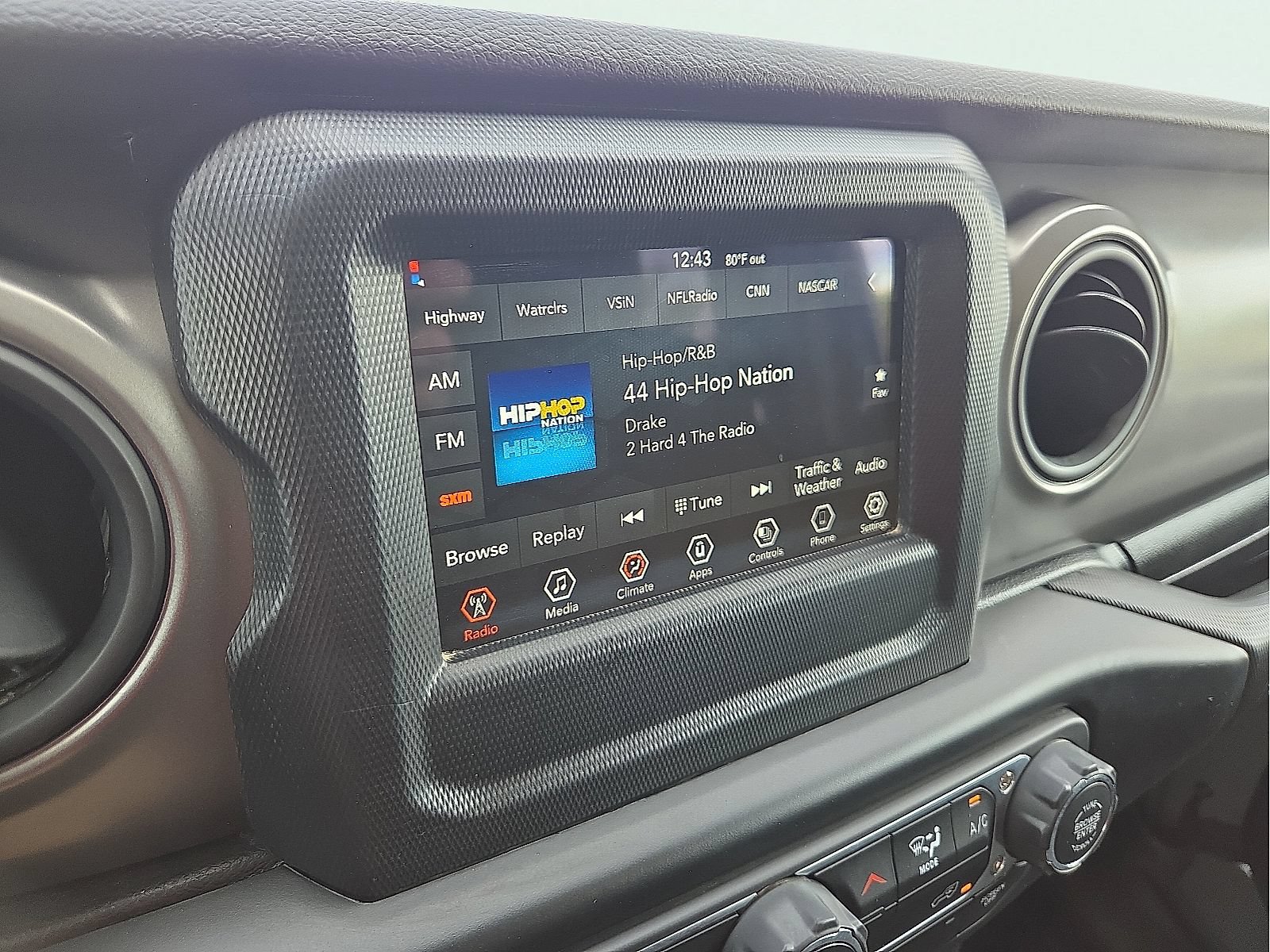 Used 2022 Jeep Wrangler Sport AWD/4WD image 16