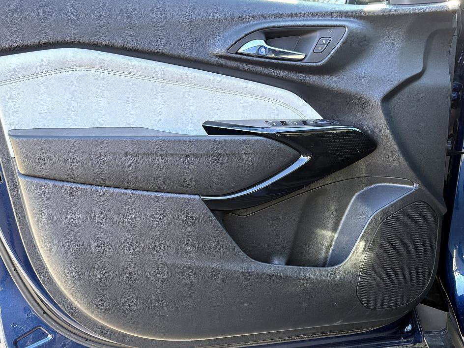 Used 2024 Chevrolet Trax LT w/ LT Convenience Package image 16