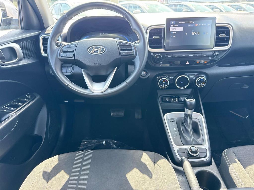 Used 2025 Hyundai Venue SEL image 13