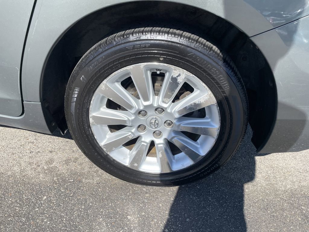 Used 2012 Toyota Sienna LE w/ Towing Pkg AWD/4WD image 10