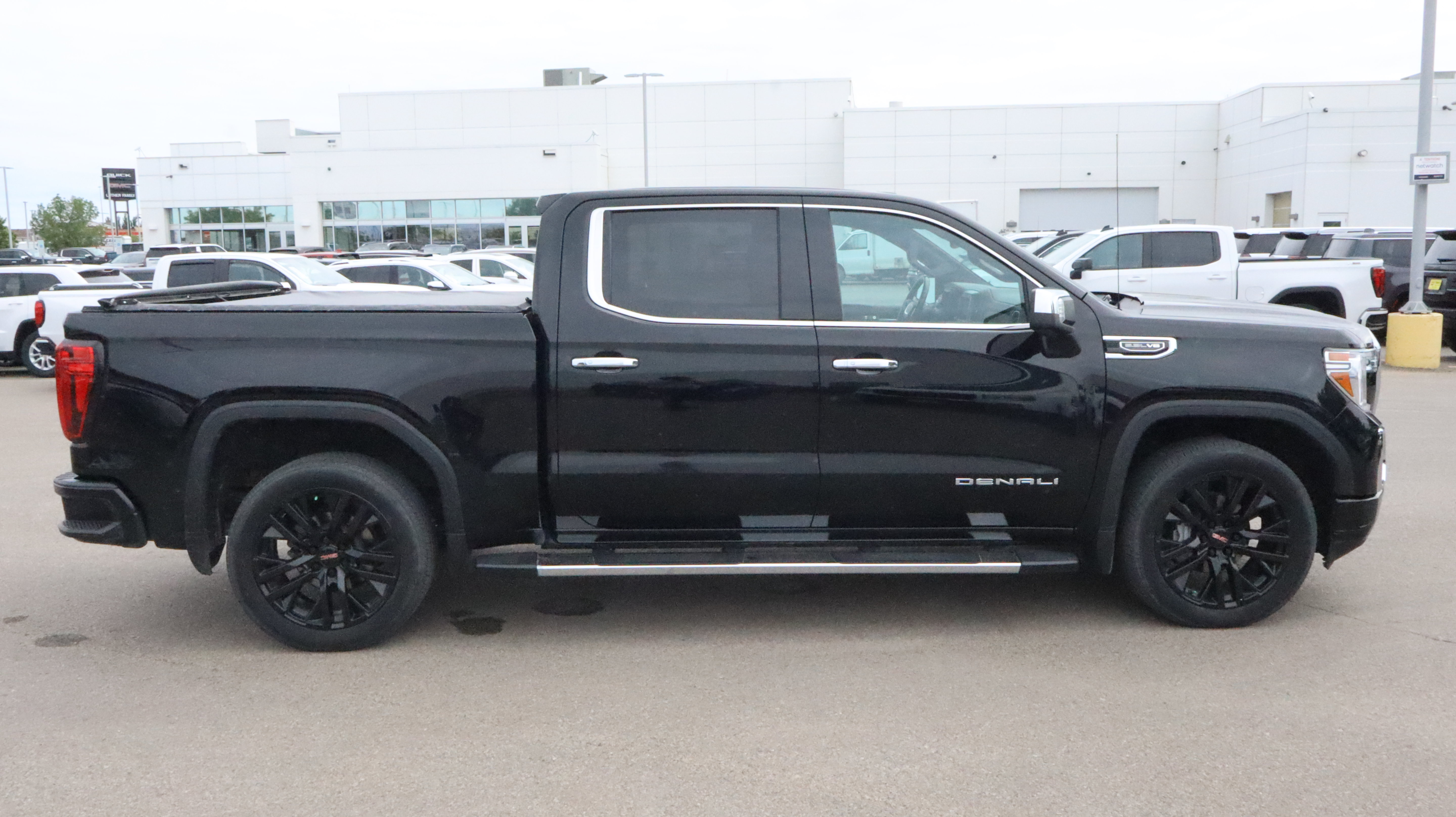 Used 2021 GMC Sierra 1500 Denali w/ Driver Alert Package II AWD/4WD image 8