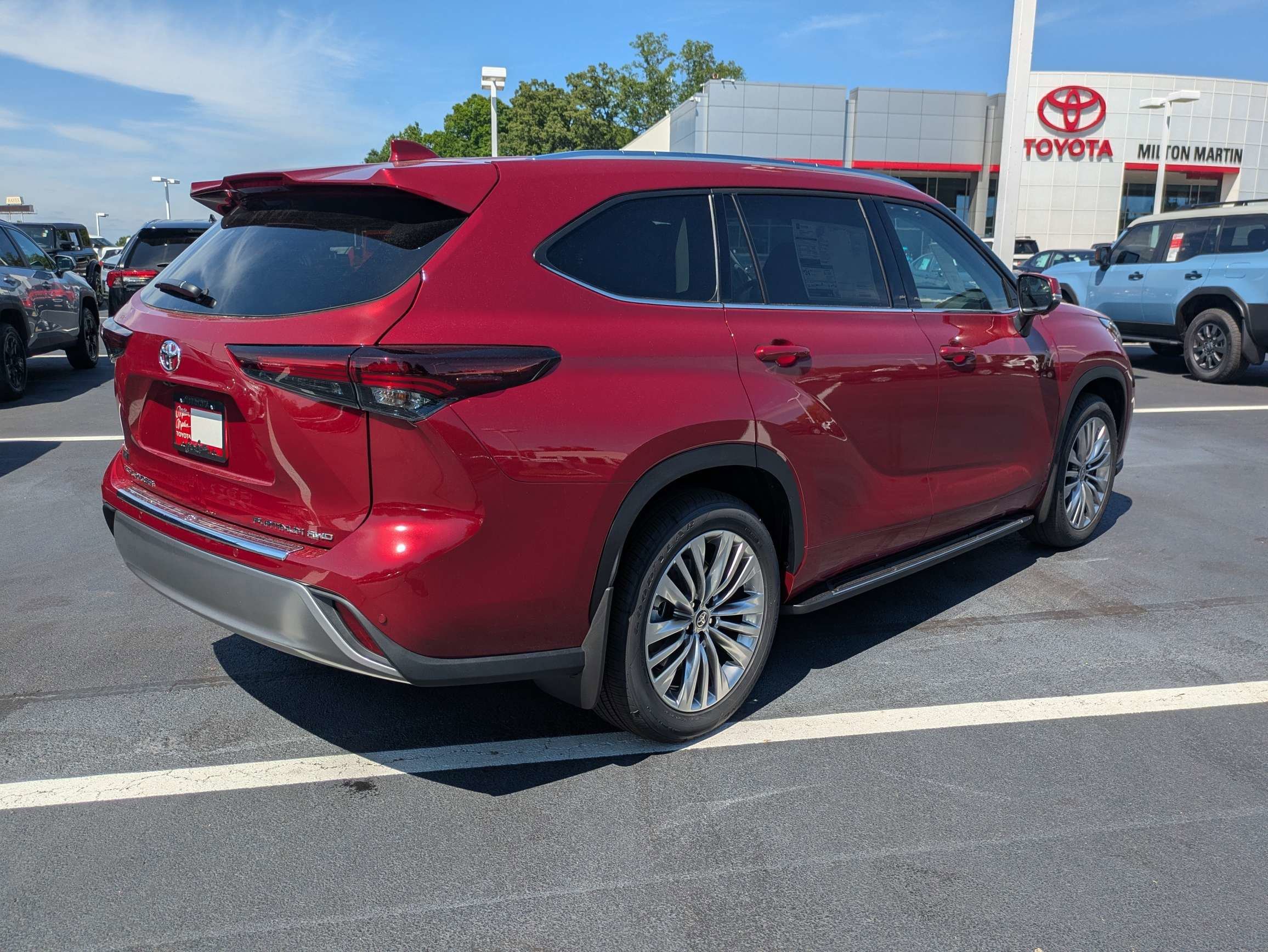 New 2026 Toyota Highlander Platinum AWD/4WD image 4
