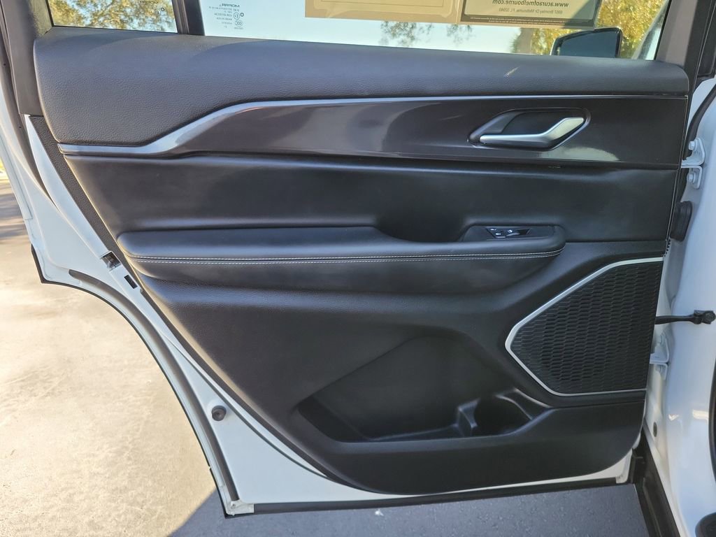 Used 2022 Jeep Grand Cherokee L Laredo image 13