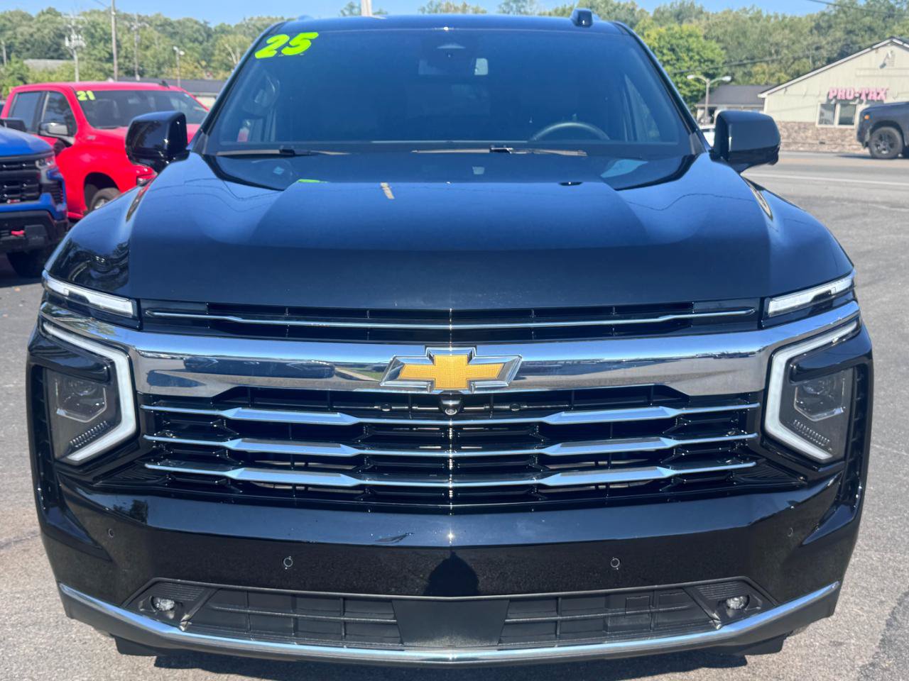 Used 2025 Chevrolet Tahoe LT w/ Comfort Package AWD/4WD image 8