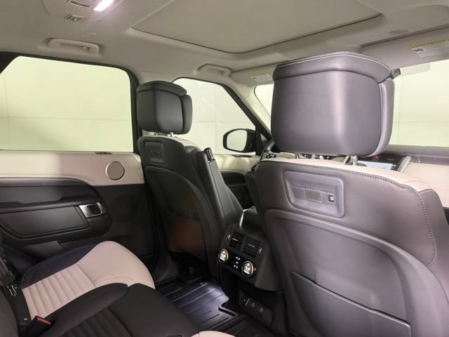 Used 2025 Land Rover Discovery Metropolitan Edition AWD/4WD image 30
