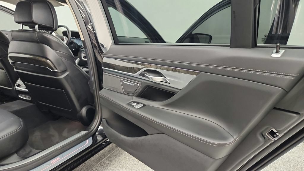 Used 2018 BMW 750i xDrive AWD/4WD image 40
