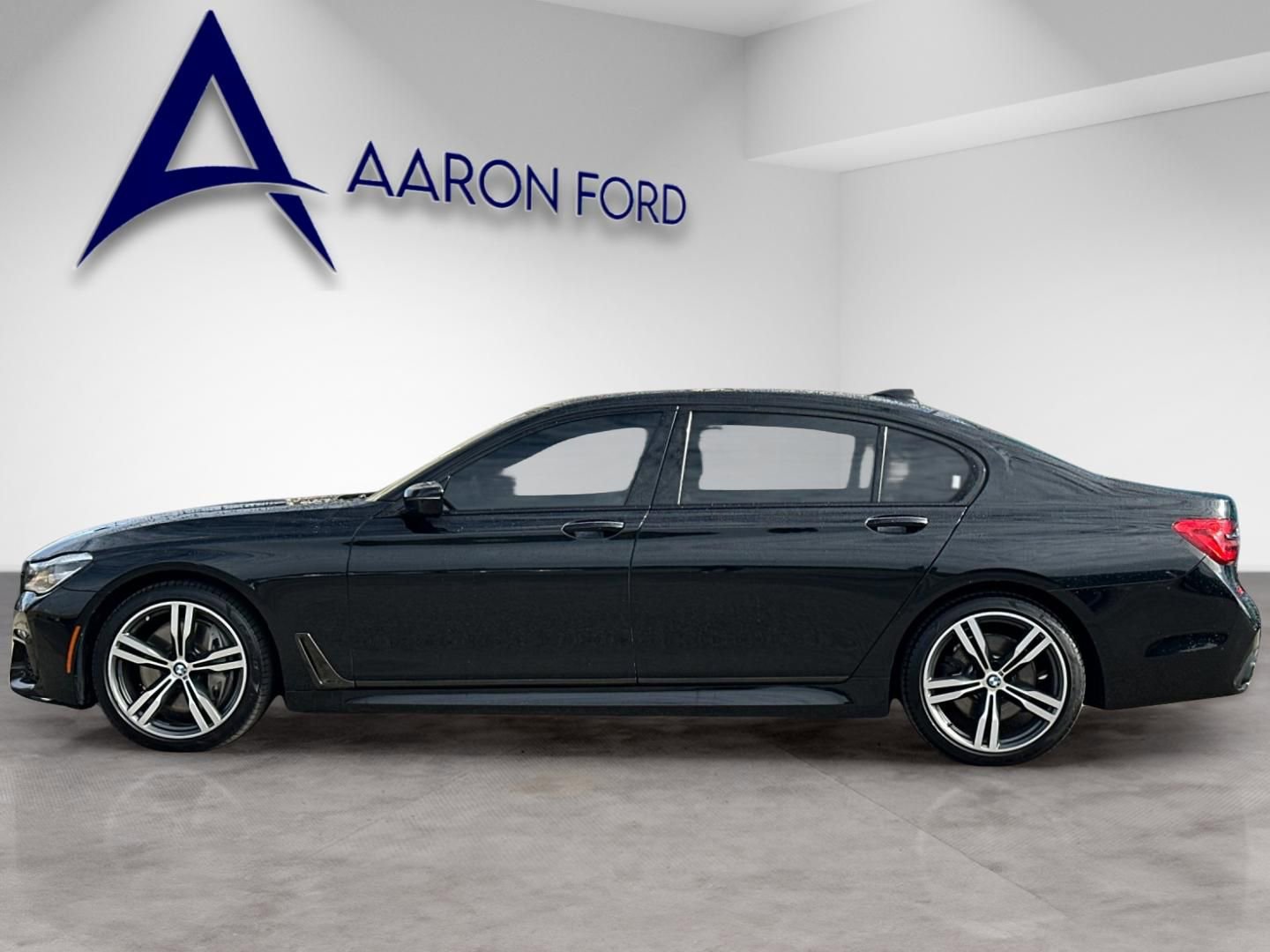 Used 2019 BMW 750i w/ M Sport Package image 2