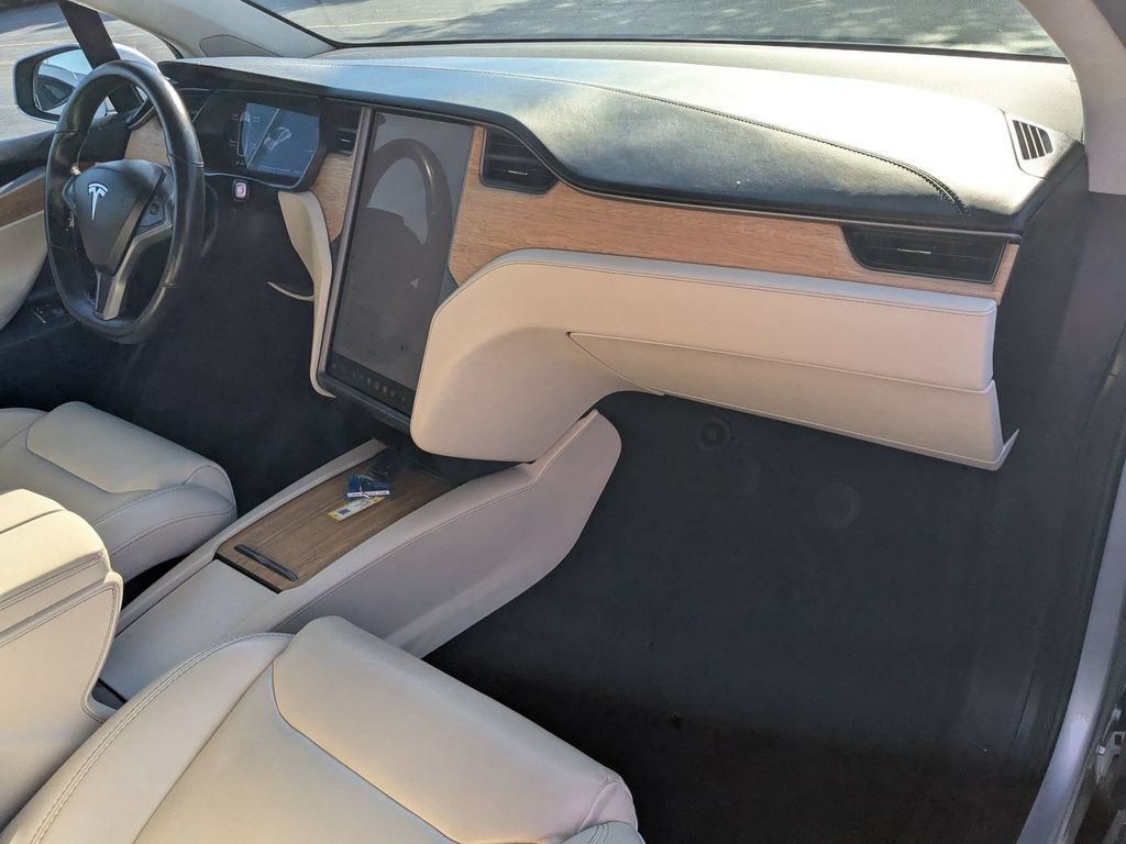 Used 2018 Tesla Model X 75D AWD/4WD image 30