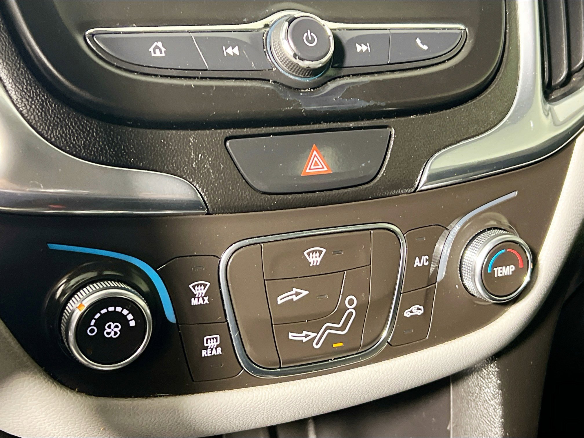 Used 2018 Chevrolet Equinox LS image 26