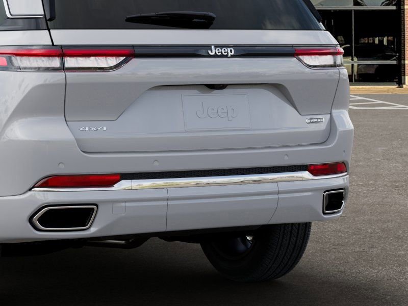 New 2025 Jeep Grand Cherokee Overland w/ Luxury Tech Group IV image 13